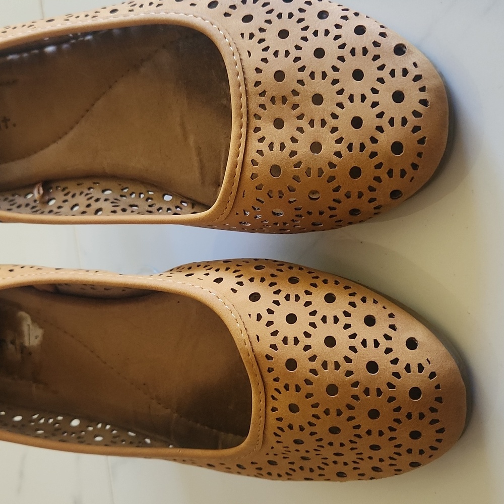 White Mountain Perforated Golden Mustard Brown Sz 9 1/2M Flats - Picture 5 of 11